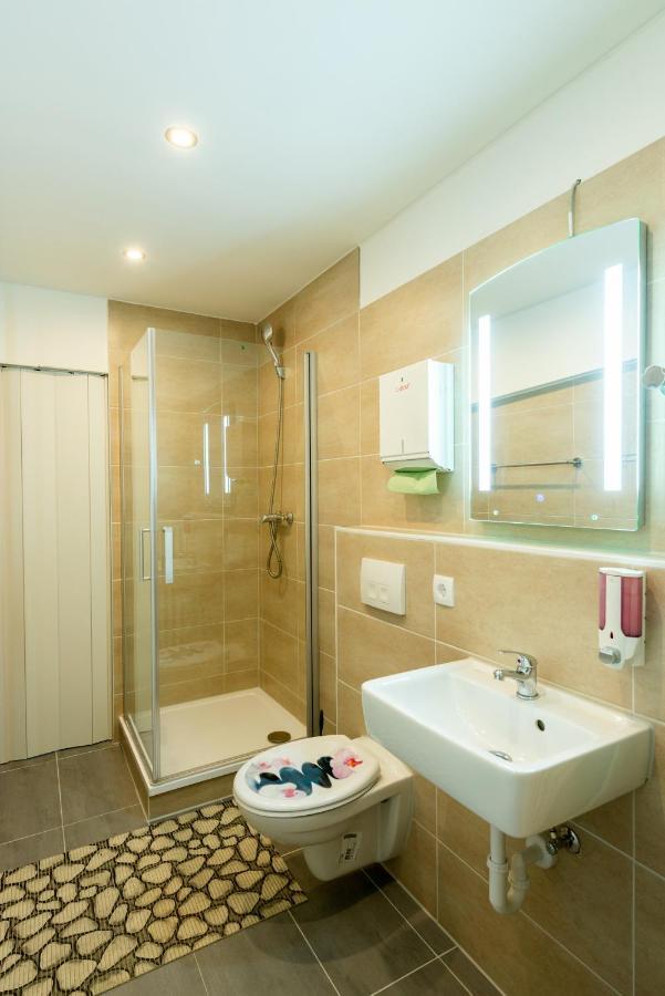 Hotel Pension Dahlem Berlino Esterno foto
