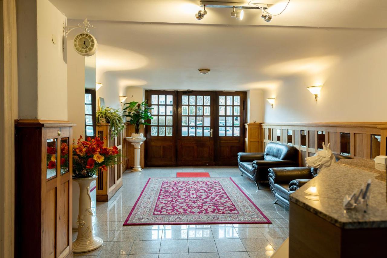 Hotel Pension Dahlem Berlino Esterno foto
