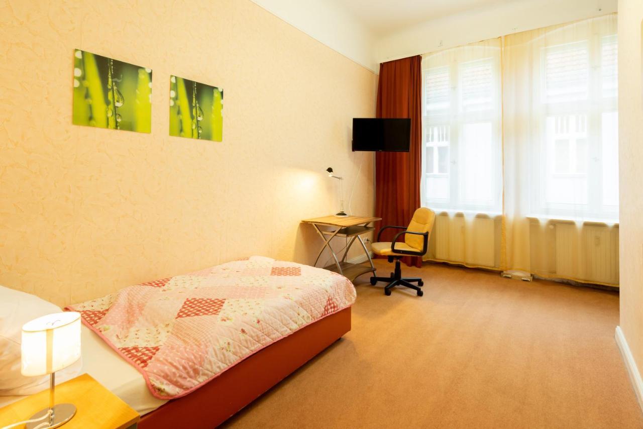 Hotel Pension Dahlem Berlino Esterno foto